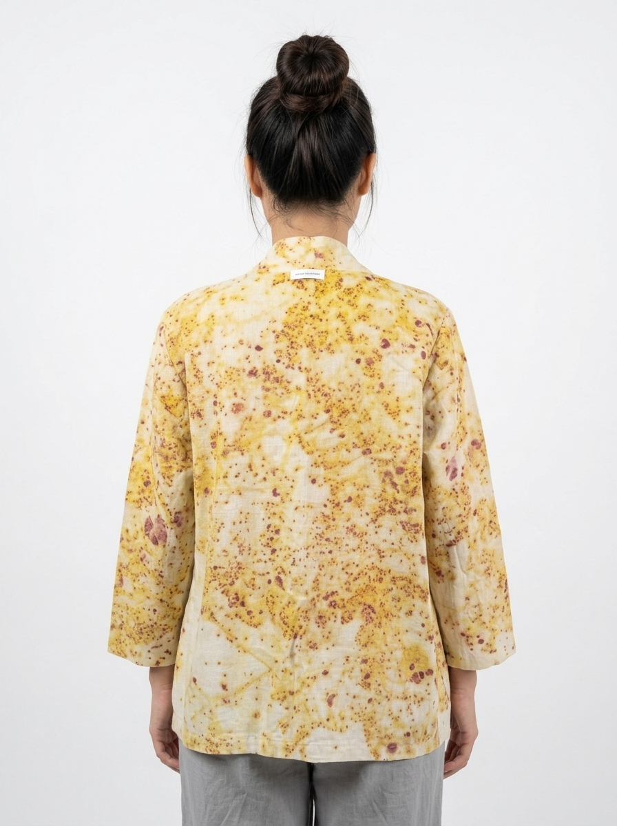 เสื้อคลุมกิโมโนผ้าฝ้ายพิมพ์ลายพฤกษาธรรมชาติสีมัสตาร์ด (Eco-Printed Botanical Golden Kimono Jacket) - Image 4