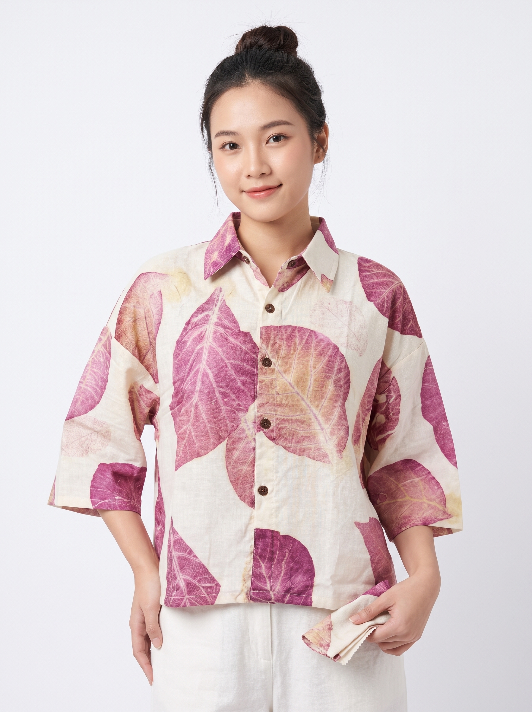เสื้อเชิ้ตคอปกแขนสามส่วน ผ้าฝ้ายพิมพ์ลายพฤกษาธรรมชาติ (Eco-Printed Botanical Shirt)